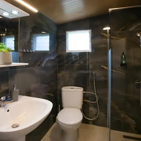 بيت للعطل Aegean Breeze House نيا إيراكليا